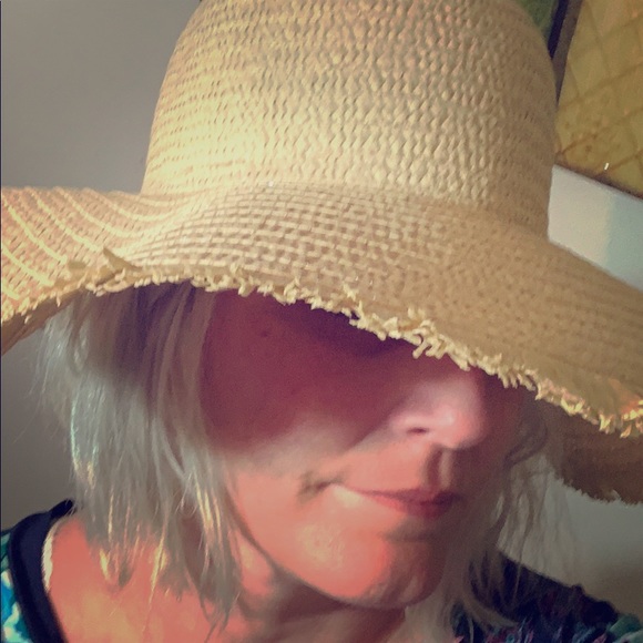 Sun 🌞 Hat🕶 - Picture 1 of 3